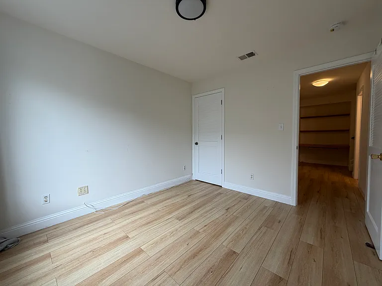 128 Wilmot St — Photo 17