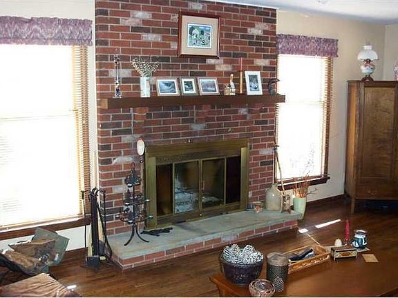 4th image of 1600 Bridgeboro Dr