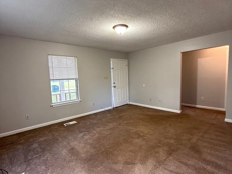 114 Tuxedo Dr — Photo 7