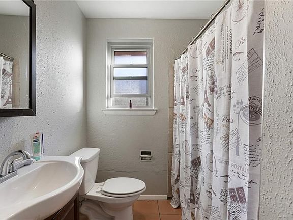 3rd image of 1212-1214 Casa Calvo St