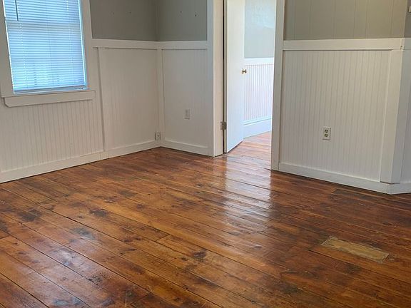 3rd image of 731 1st St NW