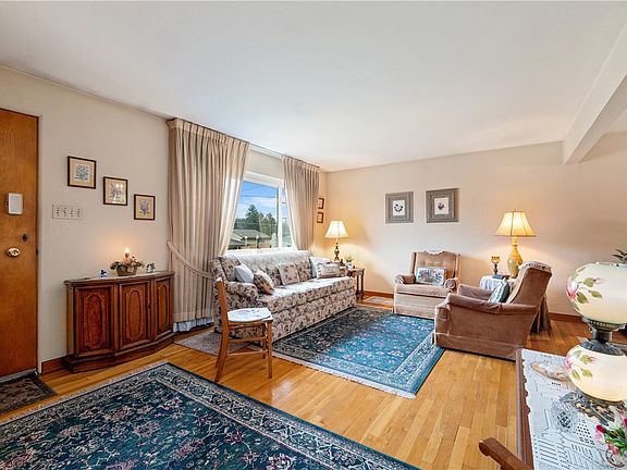 4th image of 438 Diller Ave