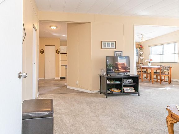 3rd image of 2847 Sooke Lake Rd #49