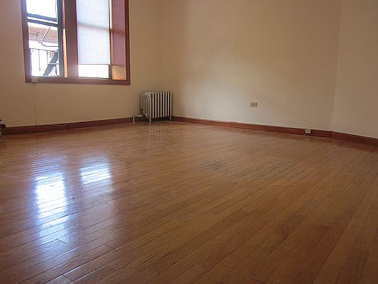3rd image of 327 Bedford Ave #C5
