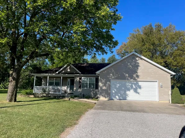 809 Old Theatre Dr, Vandalia, IL 62471