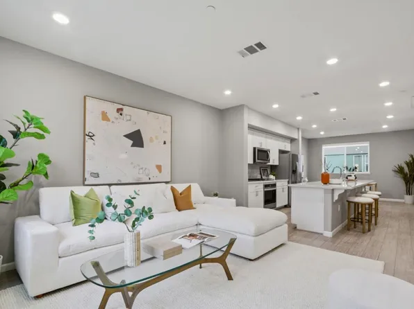 157 Llano De Los Robles Ave #4, San Jose, CA 95136