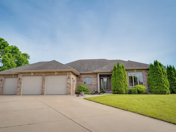 1720 Magnolia Ct, Sauk City, WI 53583