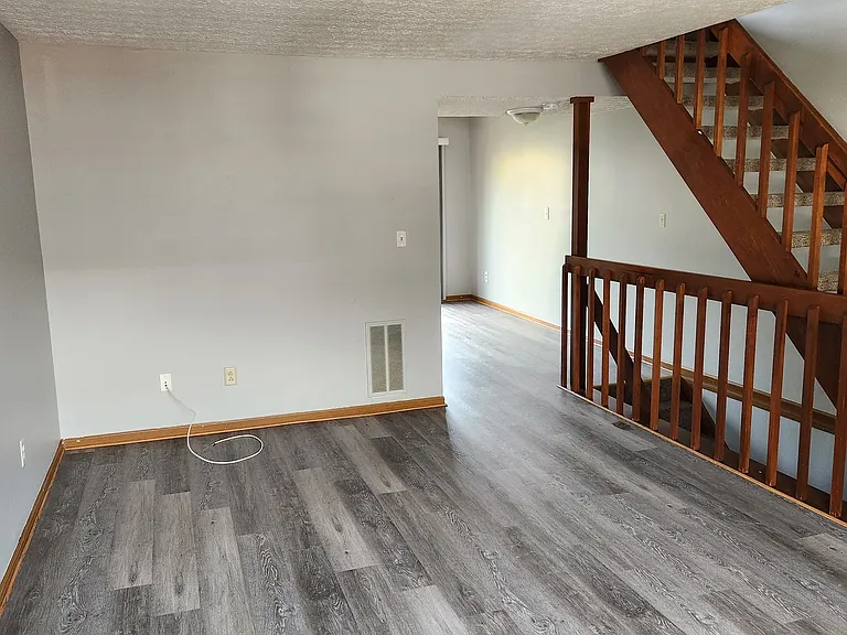 923 Noddymill Ln E — Photo 4