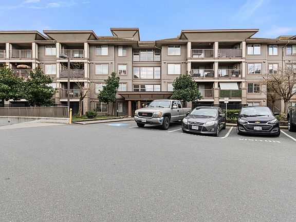 3rd image of 45555 Yale Rd #108