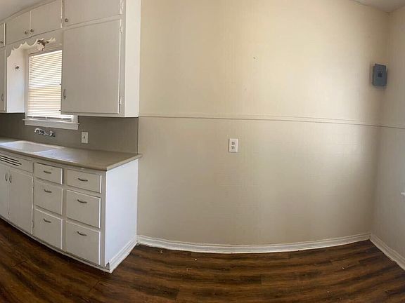 3rd image of 2203 25th St #2203