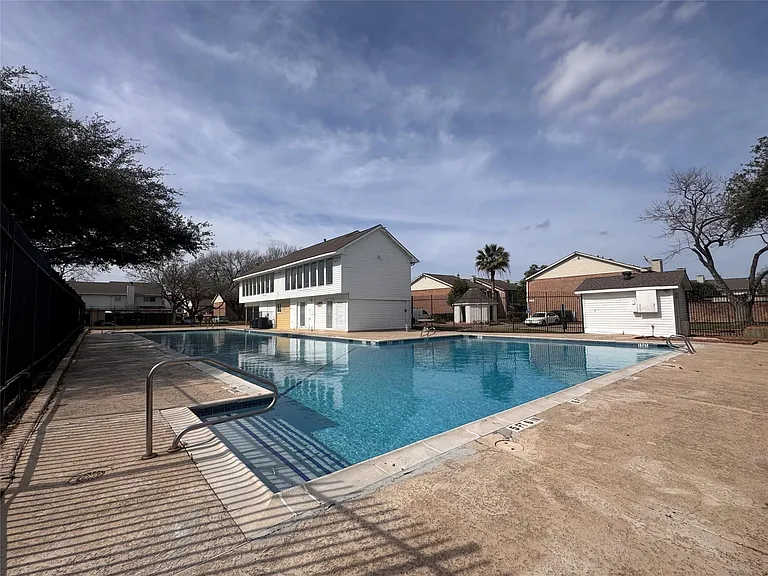 14633 Perthshire Rd — Photo 45