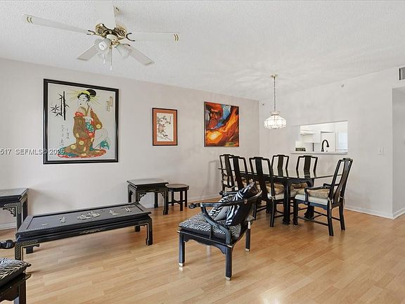 3rd image of 601 SW 142nd Ave APT 304Q