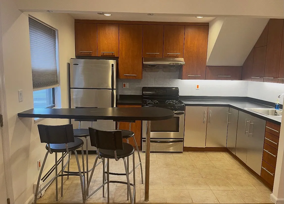 2 bed, 950 sqft, $2,350 — Photo 1