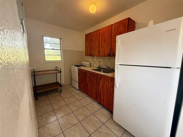 718 SW 11th Ave #6 — Photo 4