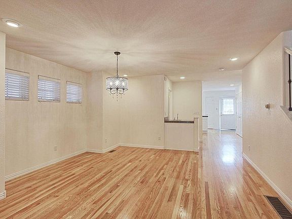 Dining Room/Wet Bar.