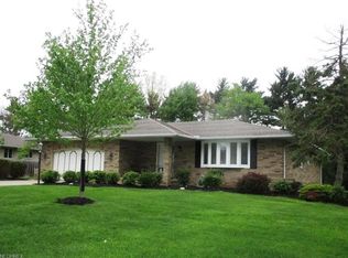 12560 Pinebrook Dr, North Royalton, OH