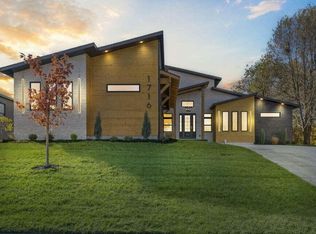 1716 E Cobblestone Dr, Ozark, MO 65721