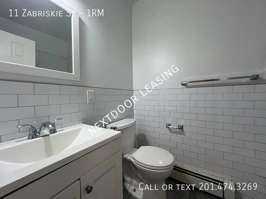 11 Zabriskie St — Photo 4
