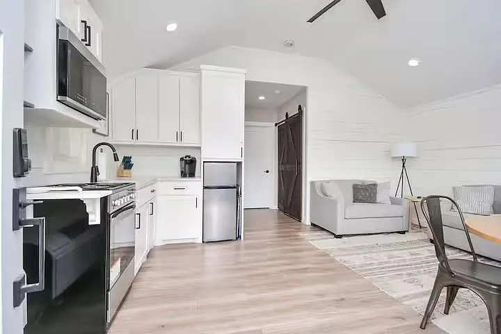 5324 Avenue L — Photo 15