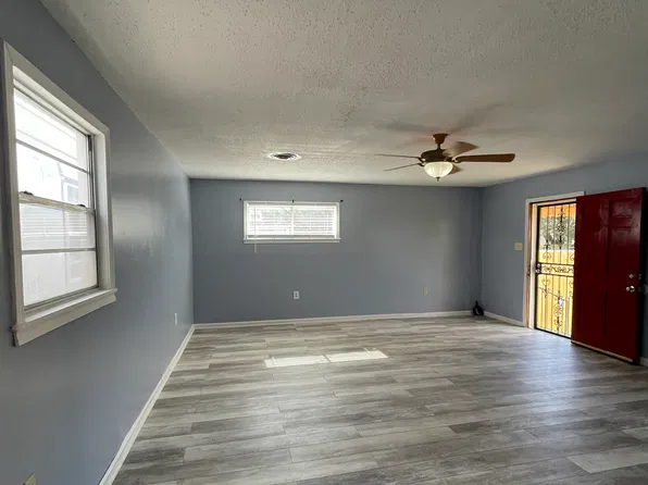 8717 Apricot St, New Orleans, LA 70118
