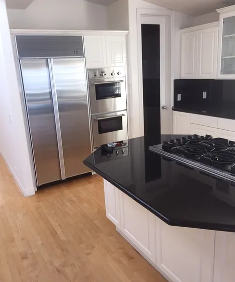 3712 The Strand — Photo 15