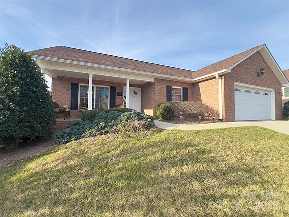 2nd image of 1292 Wexford Village Cir NE