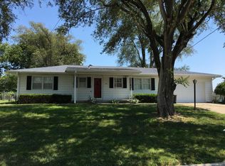 716 S Apache Dr, Marshall, MO 65340