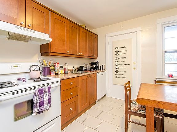 4th image of 120 Barrette St #1