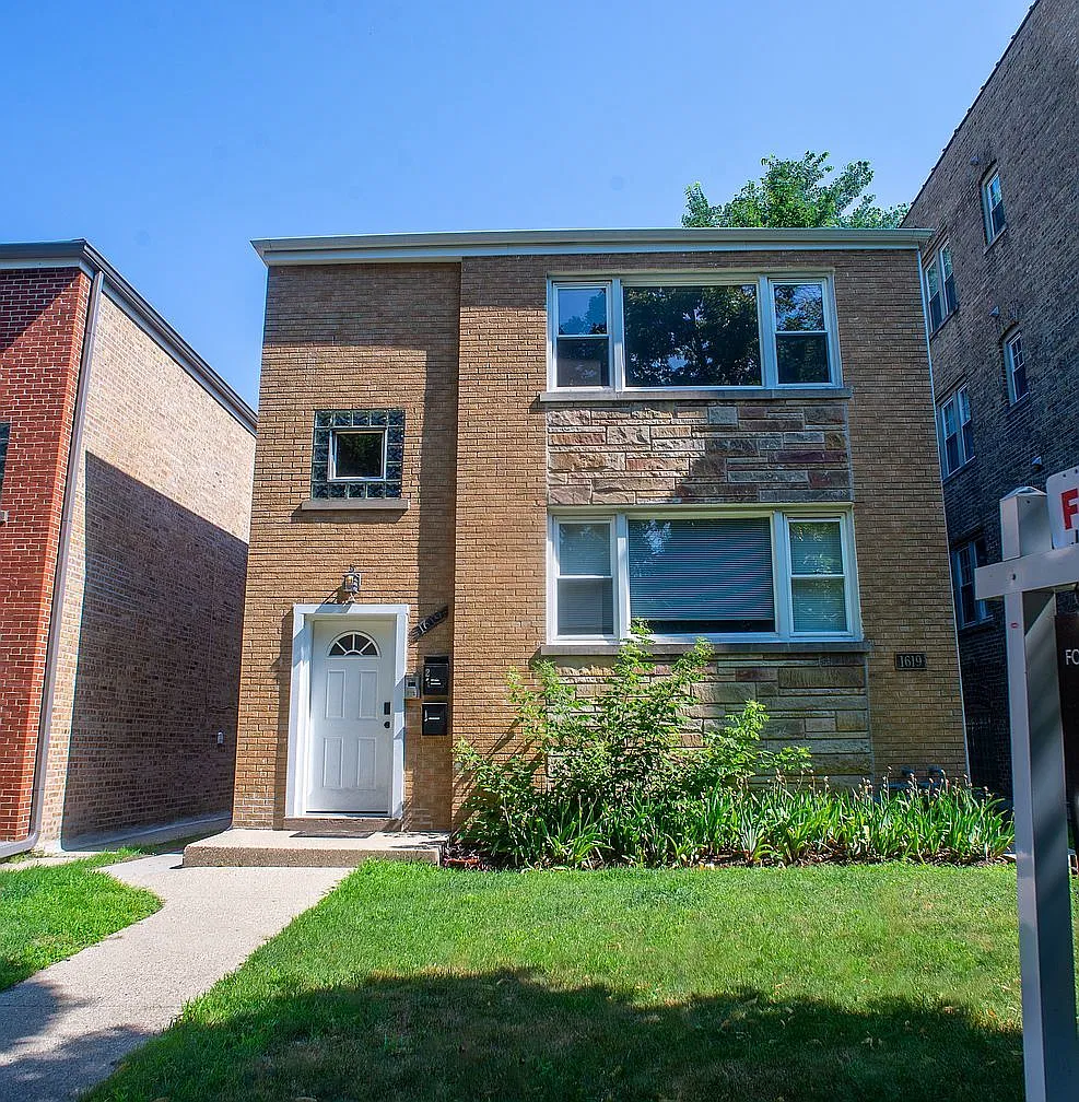 3 bed, 1225 sqft, $2,800 — Photo 1
