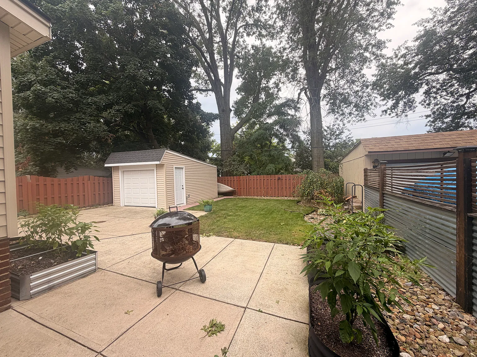 3 bed, 1129 sqft, $1,750 — Photo 2