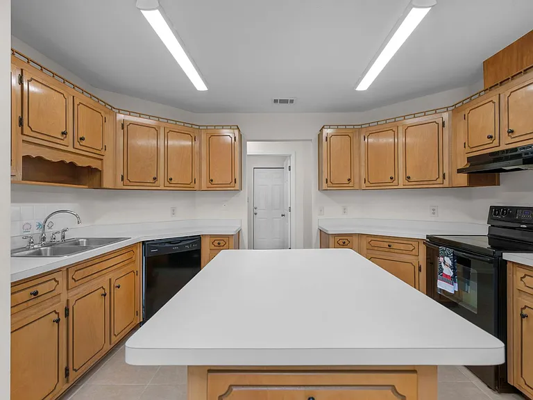 9568 Brentwood Blvd — Photo 14
