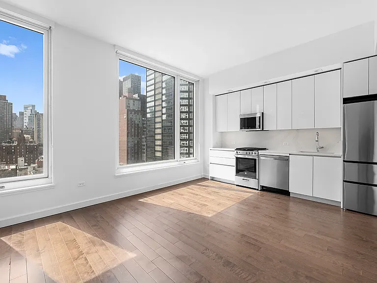232 E 54th St #10B — Photo 3