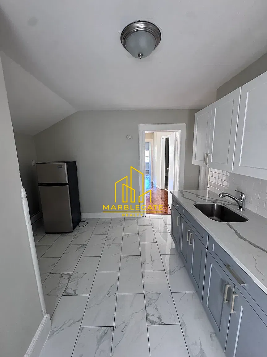1 bed, 1.5 bath, 650 sqft, $1,650 — Photo 2