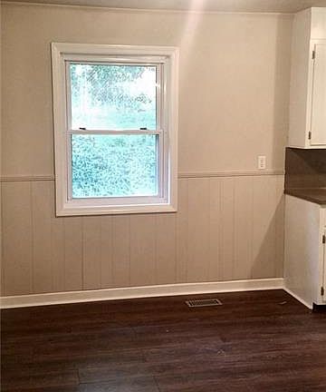 4th image of 206 Elizabeth St NE