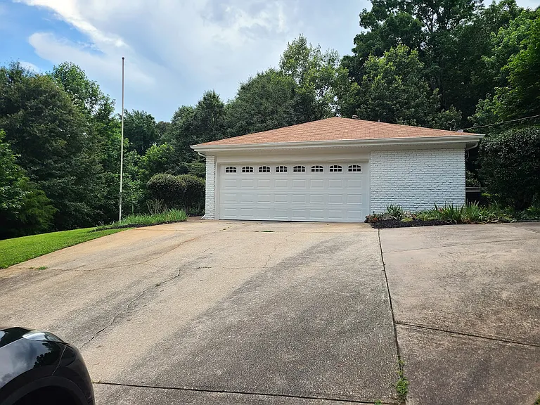 1002 Dixon Dr — Photo 6