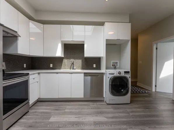 400 Queen St W #1, Toronto, ON M5V 2A6