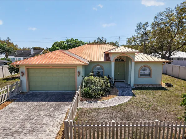 2724 Temple St, Sarasota, FL 34239
