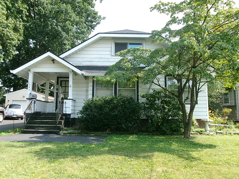 1544 Edgewood St NE — Photo 3