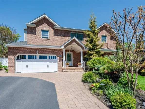 2539 Bradley Court, Merrick, NY 11566