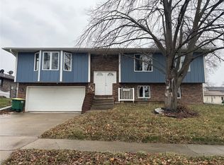 410 N 6th St, Winterset, IA 50273