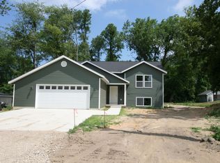 203 2nd St, Fennville, MI 49408