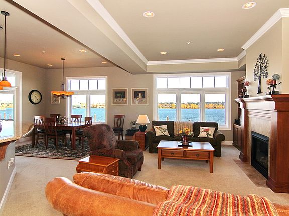 3rd image of 707 N Hayden Island Dr Unit 324
