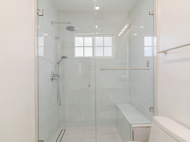 323 N Louise St #A — Photo 12