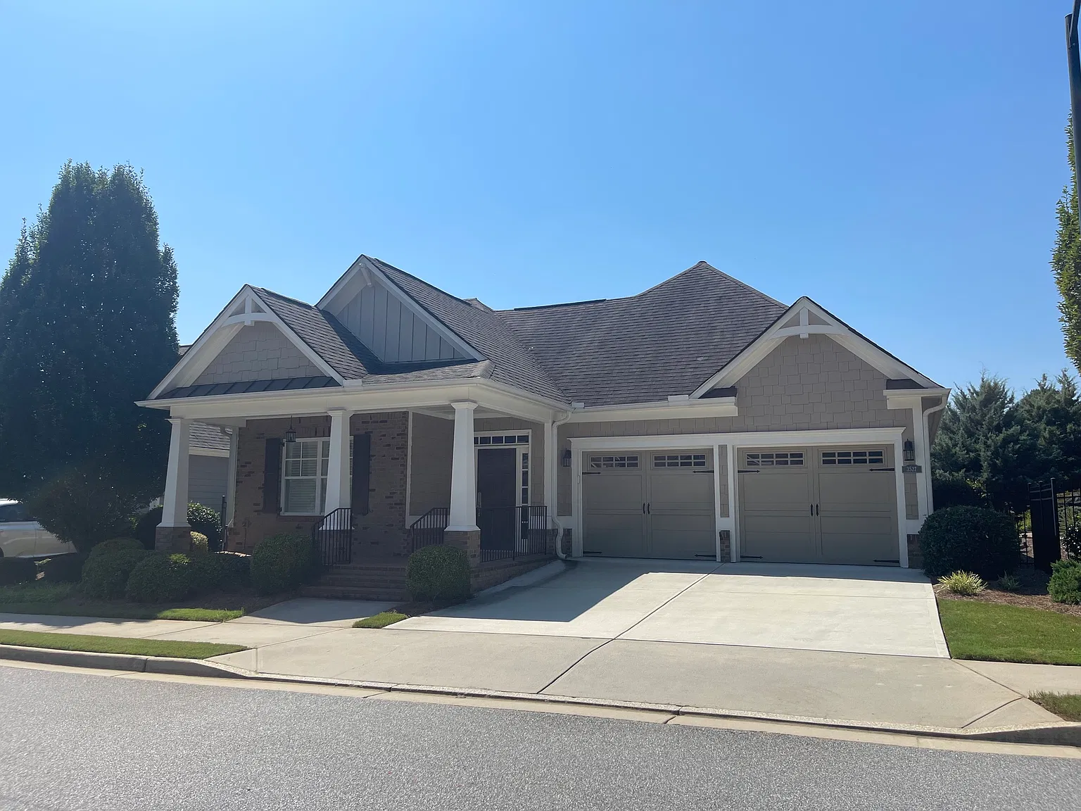 3 bed, 2.5 bath, 2953 sqft, $2,400 — Photo 2