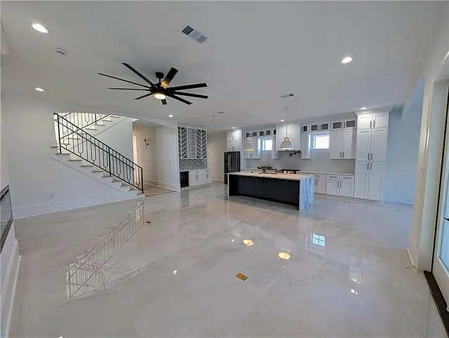 11 Cocos St — Photo 3