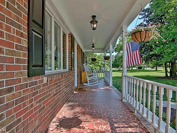 5th image of 145 Lake Dr