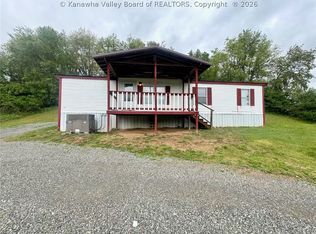 158 Summit Ln, Spencer, WV 25276