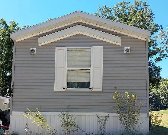 1600 N Willis Dr — Photo 18