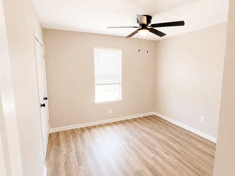 2810 Frontier Ct — Photo 3