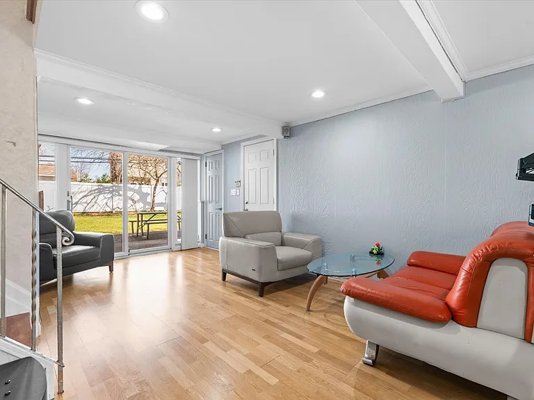 20 Pickwick Dr W — Photo 10